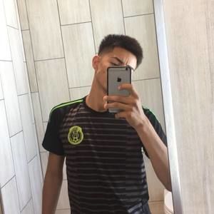 Meet your Posher, Anyelo